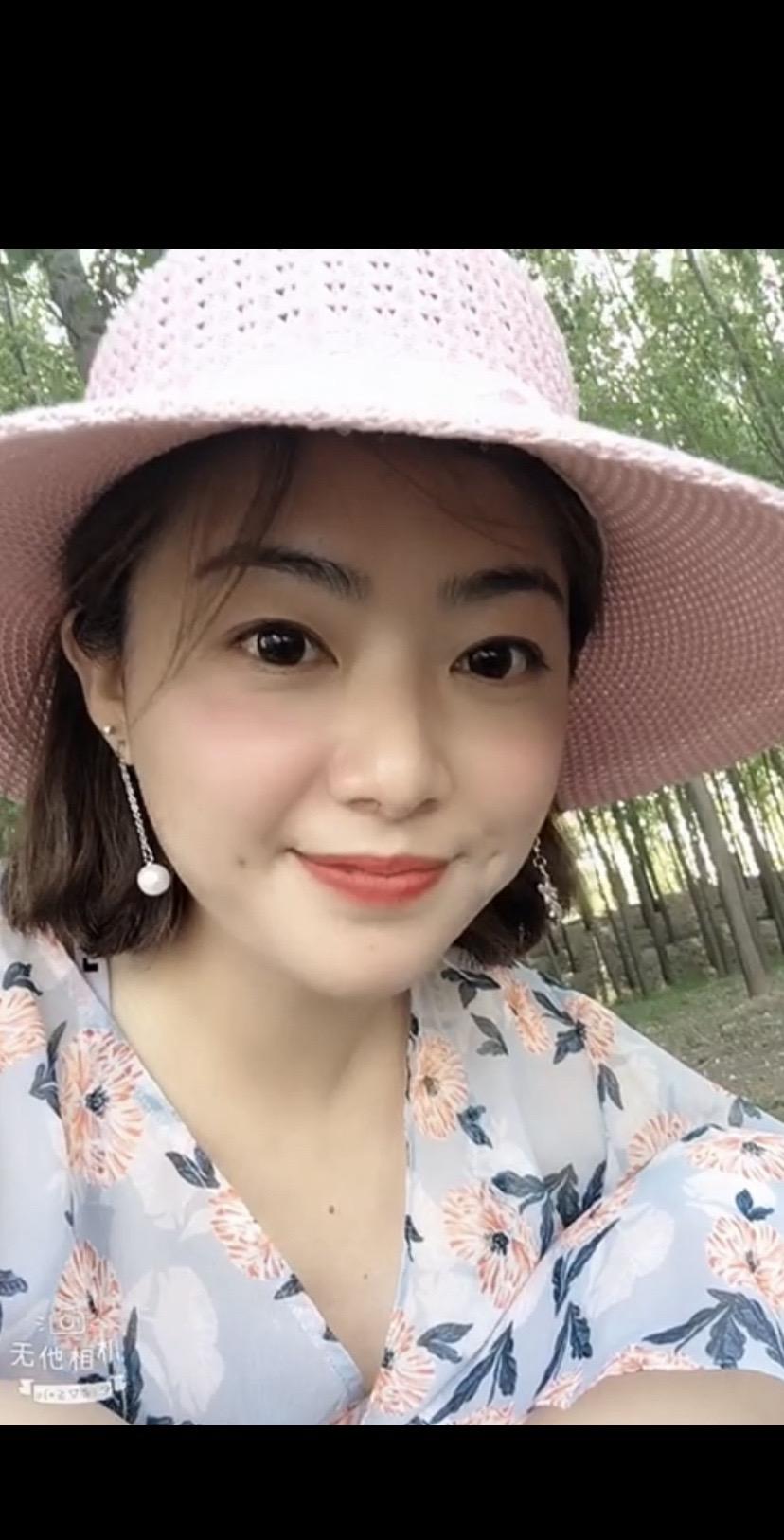不经意翻到以前的照片，才理解那句"目光所及，皆是回忆，心之所向，皆是过...