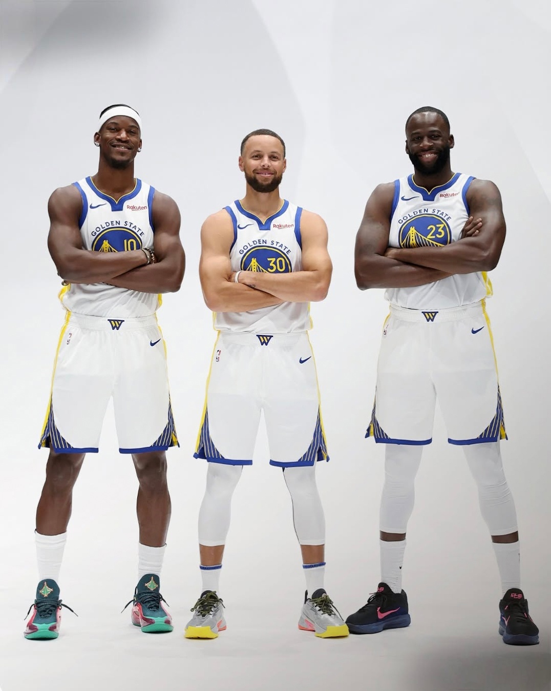 库追巴今天可以出战对阵马刺的比赛库明加因膝盖肌腱炎出战成疑。