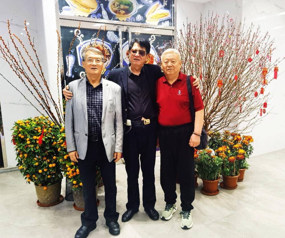 朋友不在多…！
右边《华人博物馆》馆长高强、左边《海南博物馆》馆长韩福山先生；中