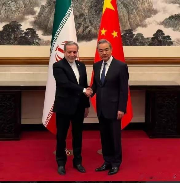 重磅变局！伊朗外长紧急访华，美军重兵压境剑拔弩张，中方出手定乾坤
 
中东局势战