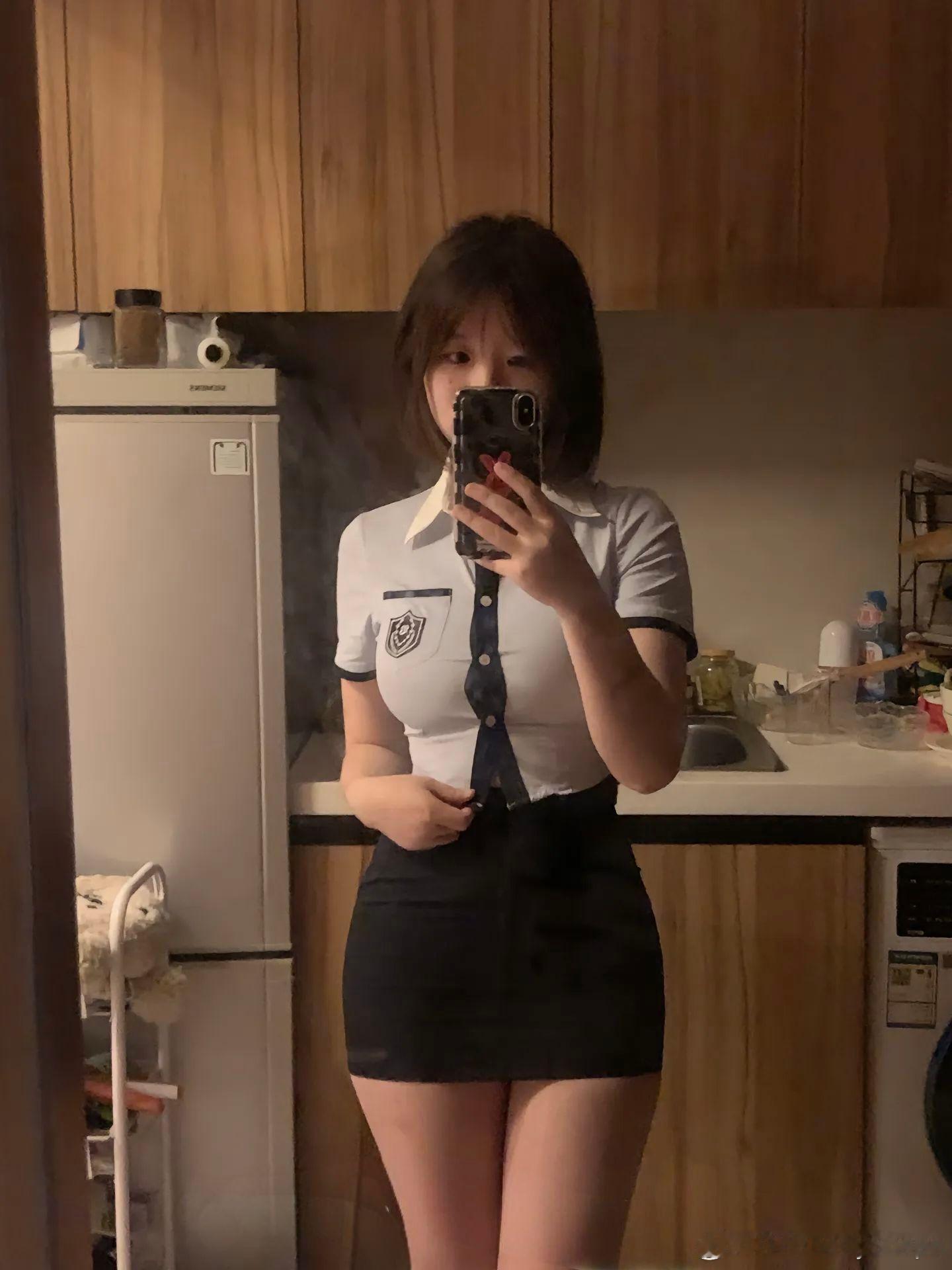 小小制服 拿捏了 ​​​