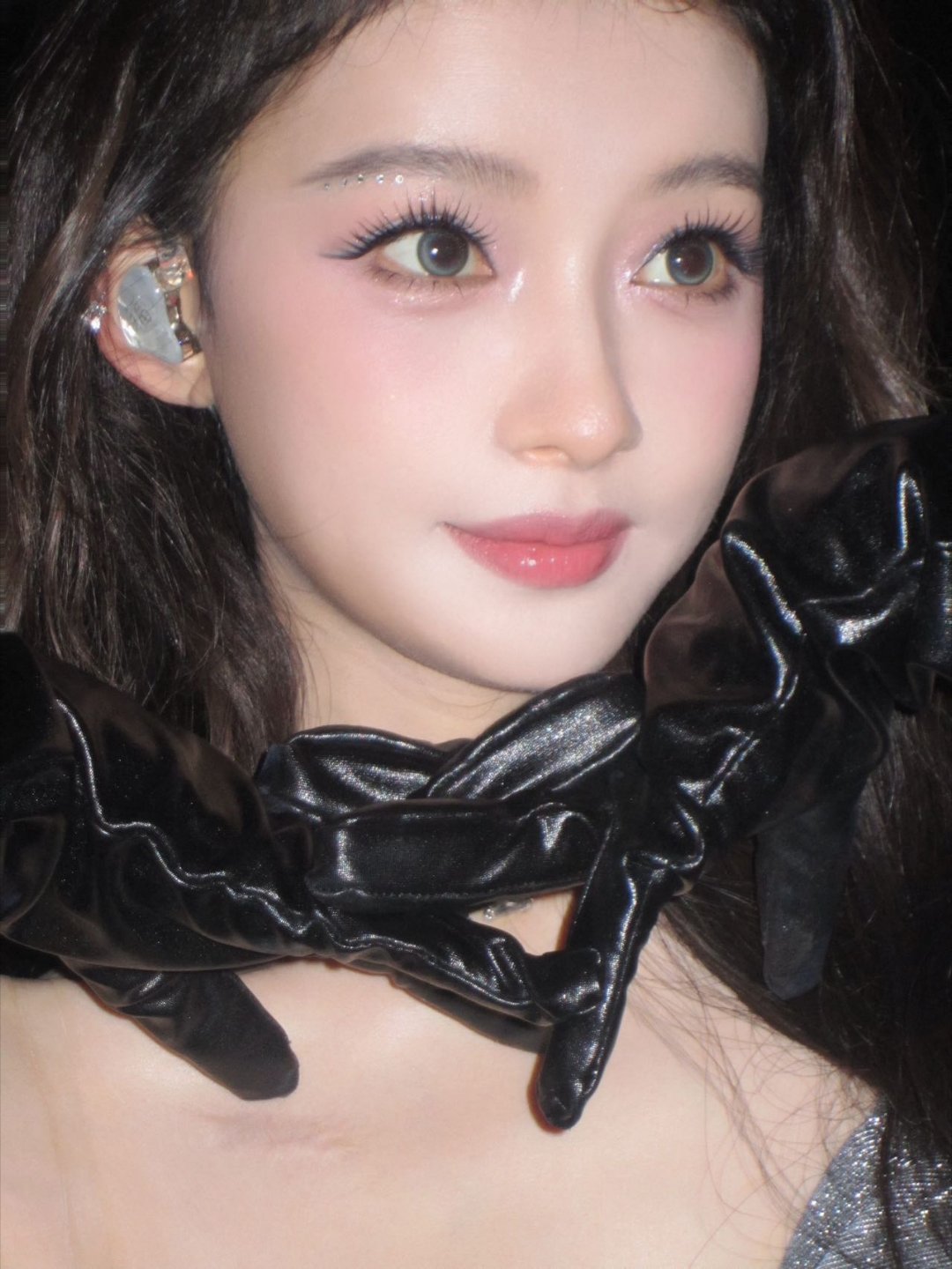 孙怡 好美的洋娃娃乘风2026 孙怡这套造型真的太会选了，黑色系穿在她身上又高又