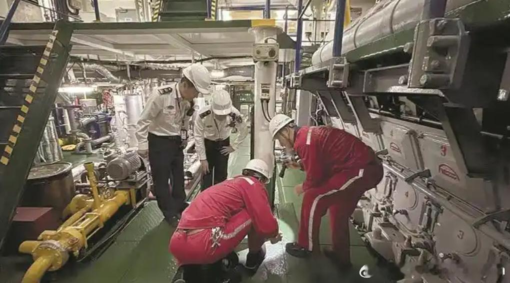 为全面满足新能源汽车跨海出行，11月5日，大连海事局联合中国船级社大连分社对辽鲁