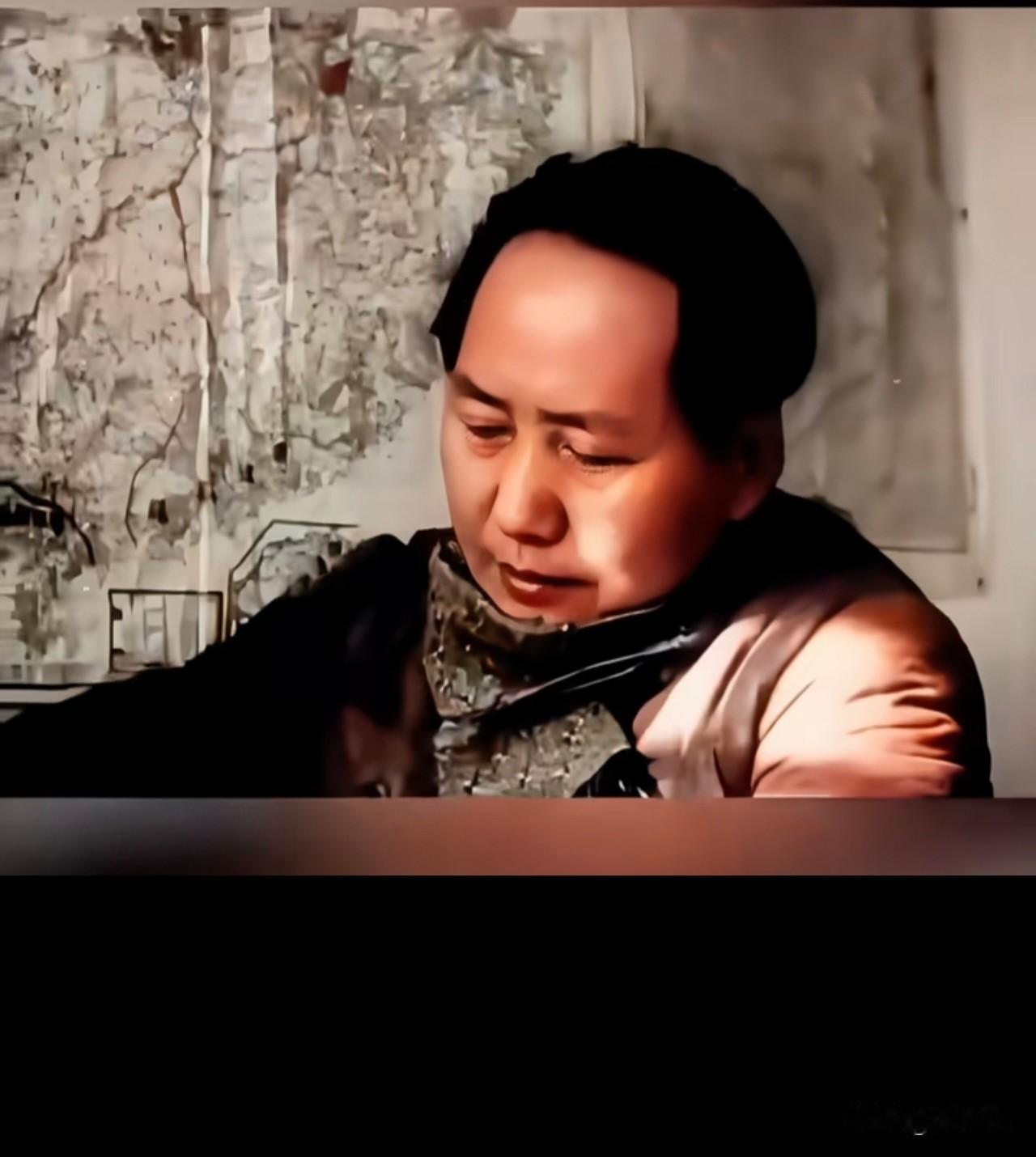 周总理曾评价：毛泽东同志在世界上最小的农村指挥所，凭一封封电报指挥波澜壮阔的人民