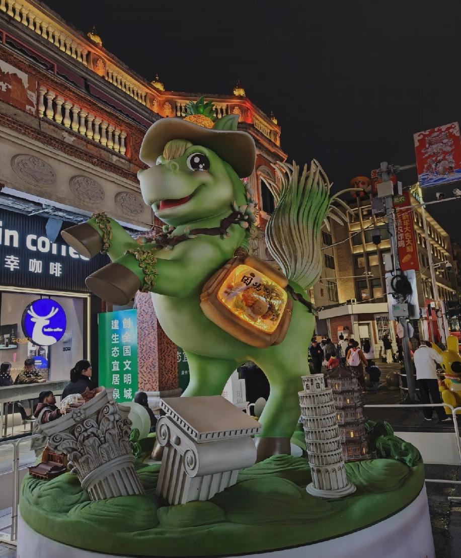 结婚后大姑姐回娘家的日子从初二改成了初三。以前大姑姐一直固定初二回娘家拜年，婚后