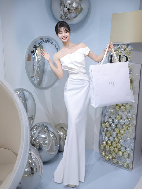 哪来那么多天生美女，背后都是血汗和心机…