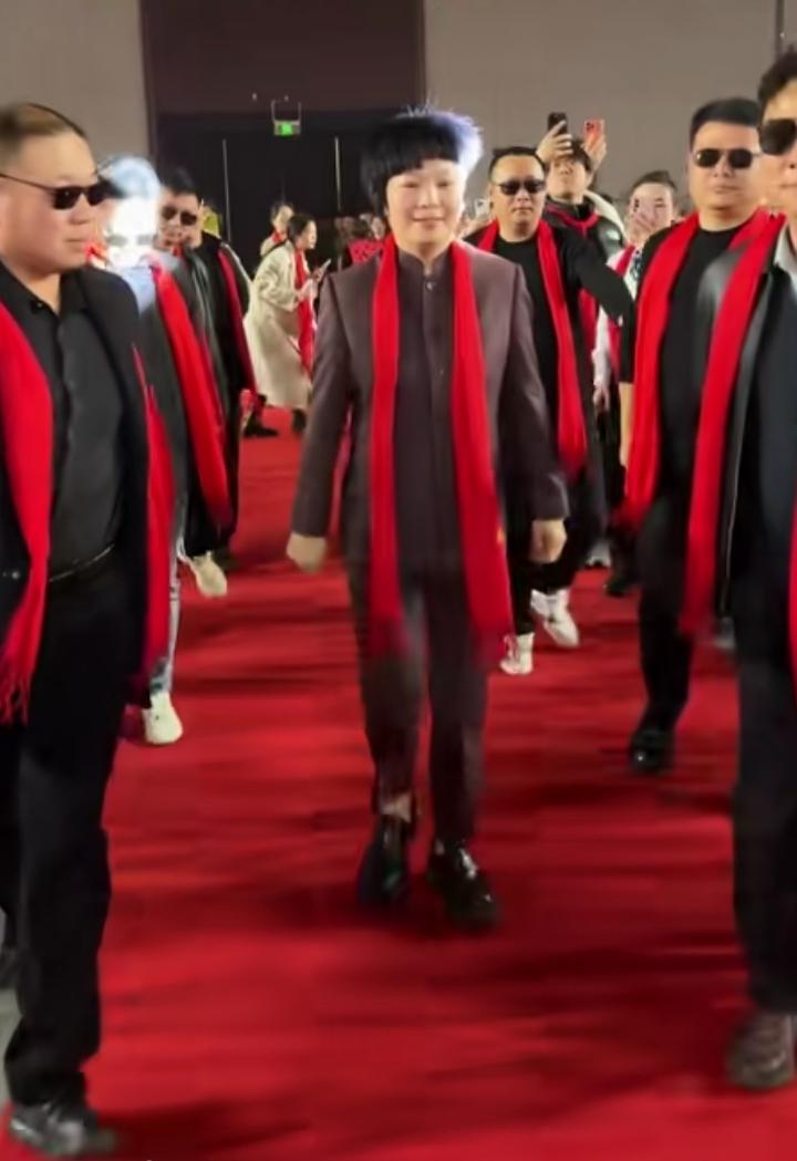 河南温县的马艳利老板，堪称老板中的楷模。2026年餐饮年会现场，她又一次为员工发