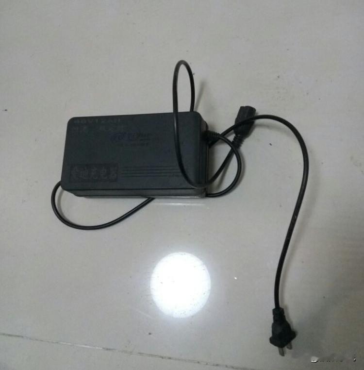 废旧电动车充电器别乱扔！浑身都是宝，卖废品太亏了❗
 
很多人旧电动车充电器坏了