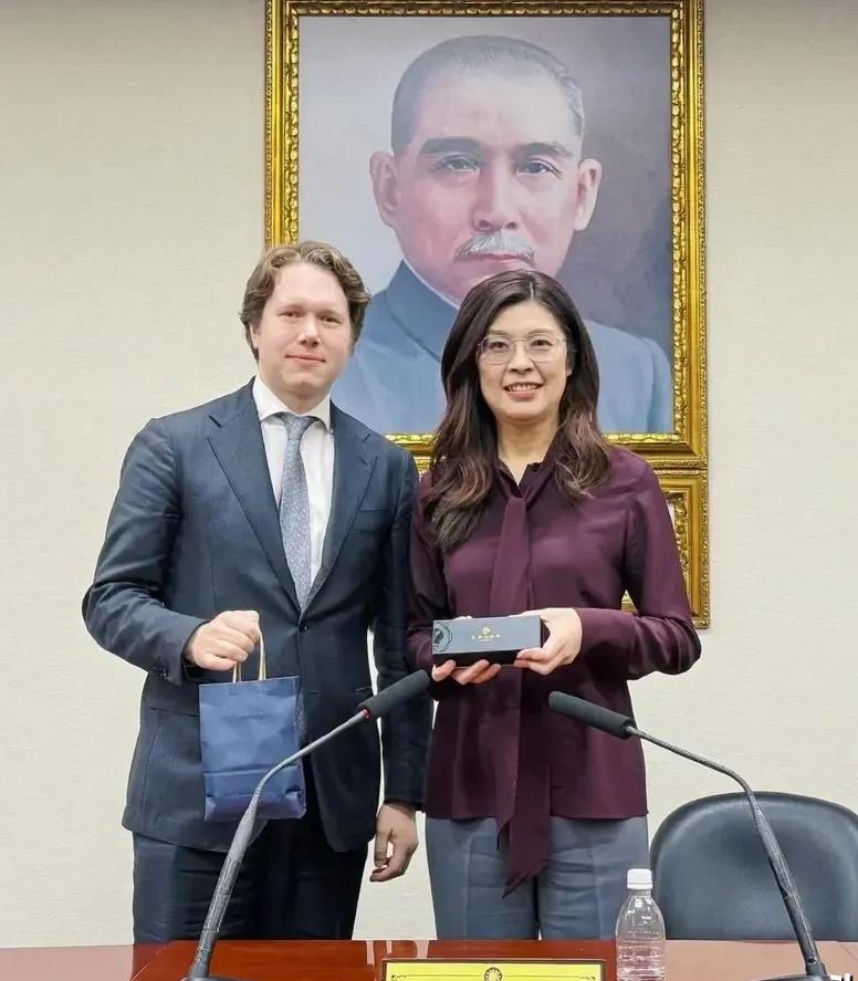 国民党千万别“倚美拒统”，将前途命运依靠外部势力，那只会让两岸关系变得更糟糕！