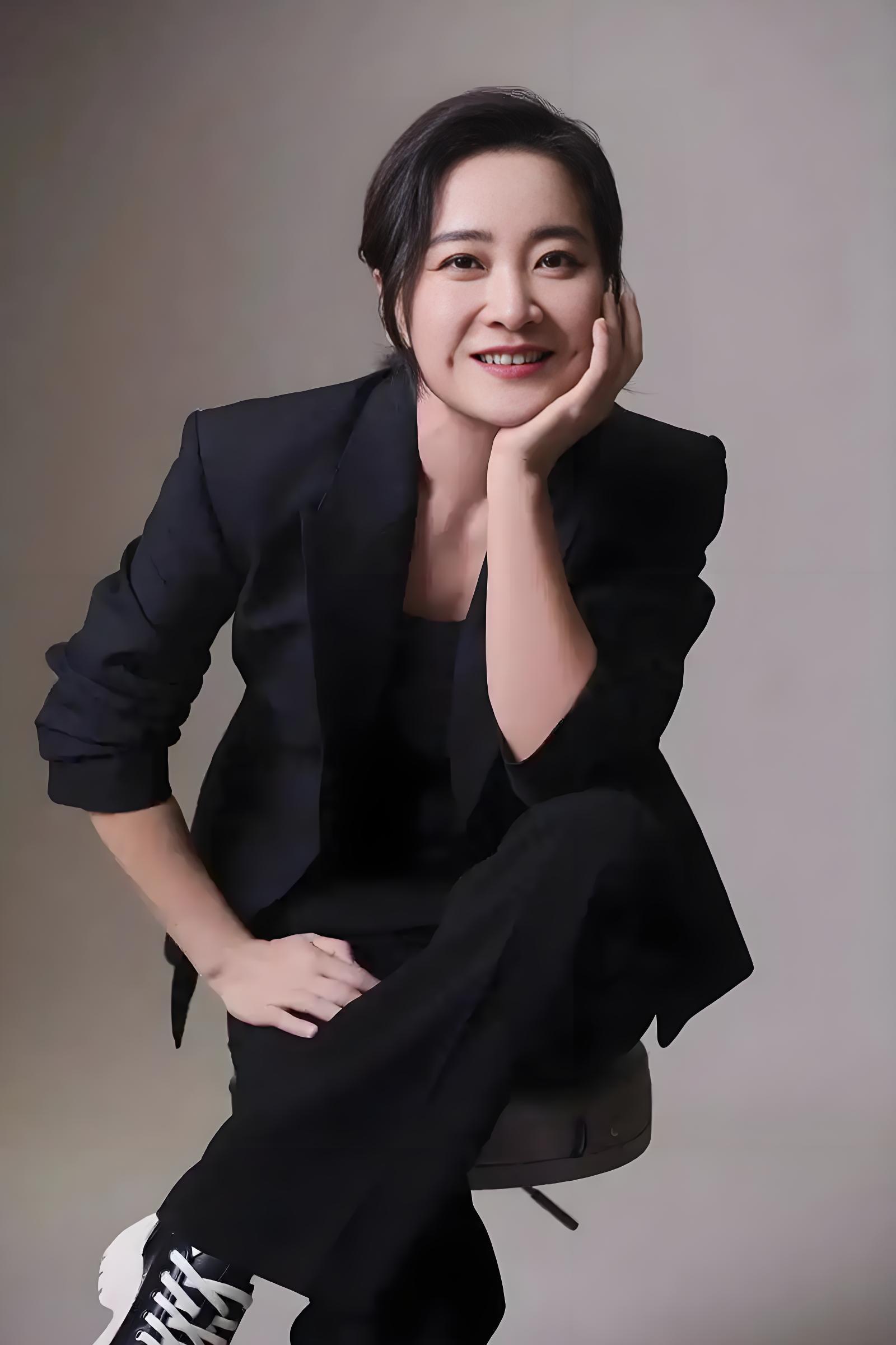 贾玲 我没有变 怎么可能没有变呢？这不是变瘦了，变美了吗？不过也变得没过去喜庆了