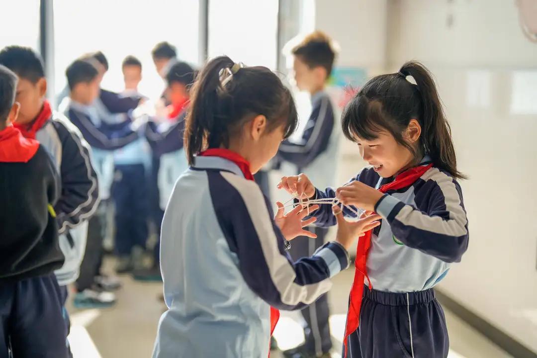 邵阳一班主任被指长期占课拖堂，校方回应：属实，责令整改。
关于邵阳隆回县某中学班