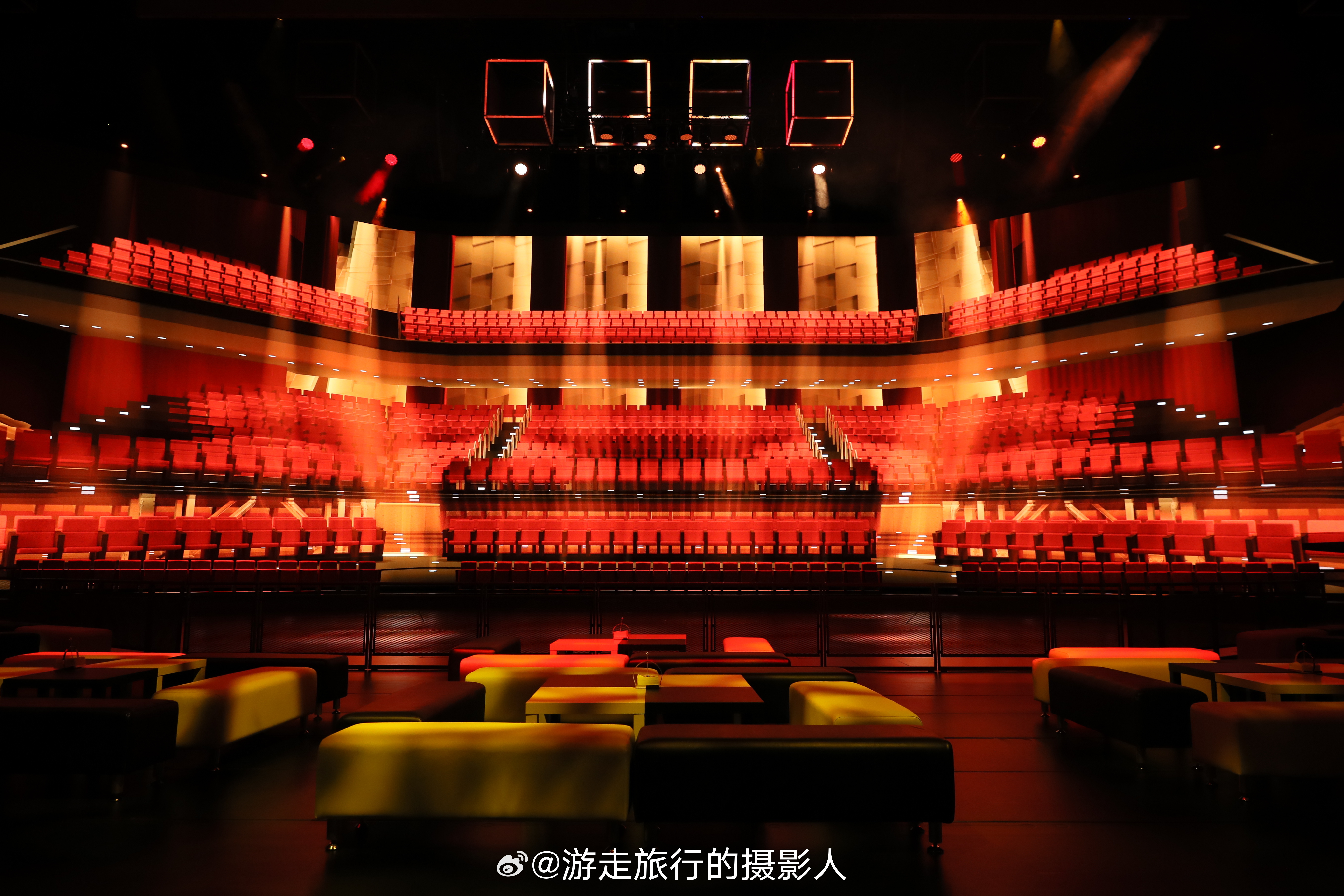 #张艺谋在澳门上新舞台#澳门，一座充满了包容性的城市，也一直都是国际级演艺都市。