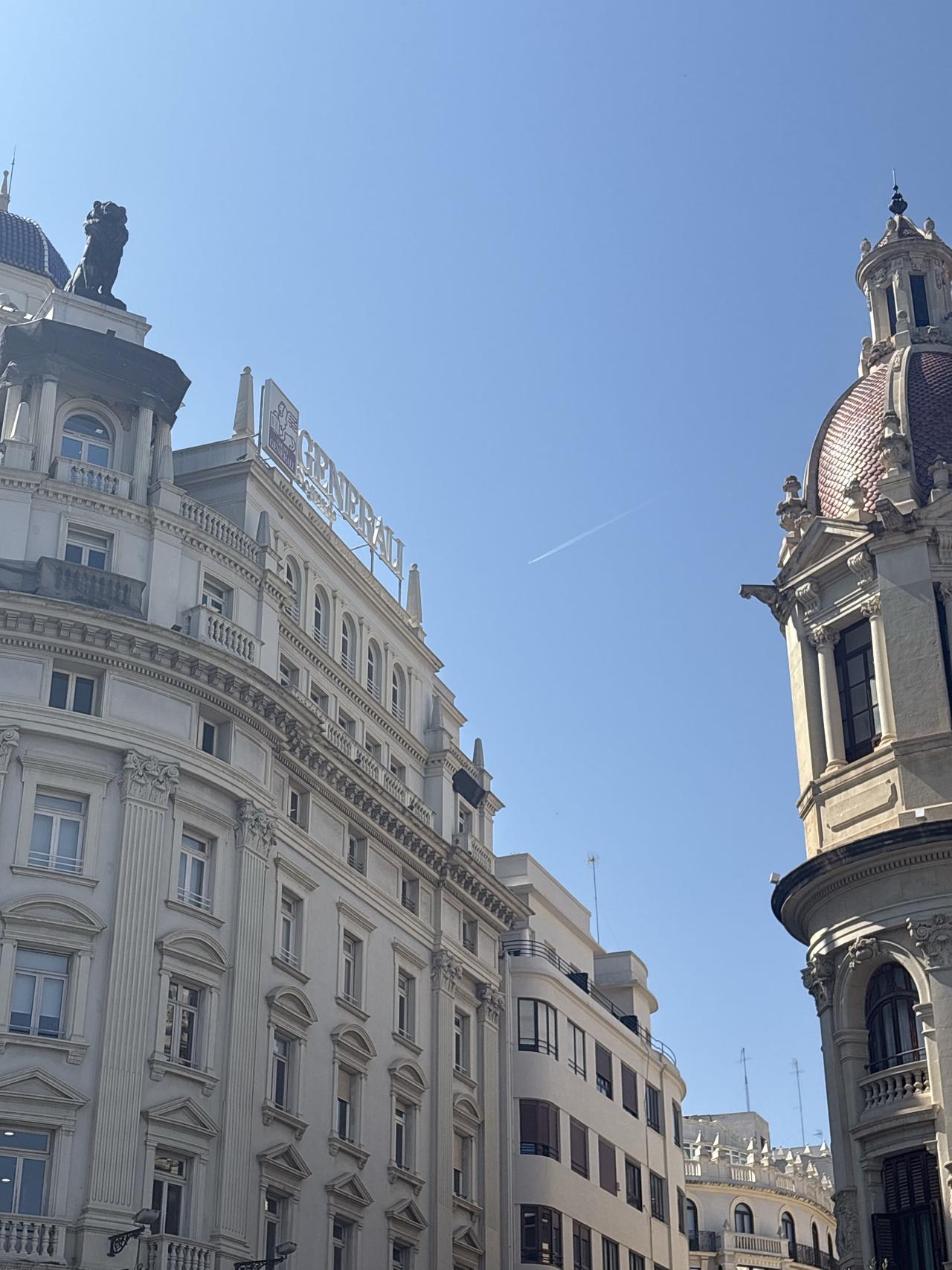 春天到了，随便拍拍，很喜欢这种欧式建筑，就好像小时候搭的积木