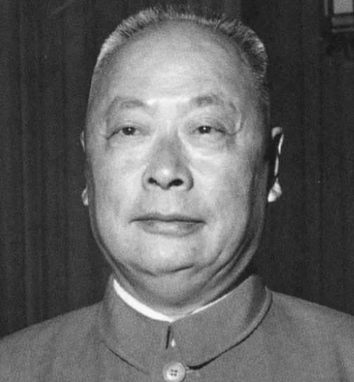 1949年，陈毅到上海一家面馆吃饭，正吃着，一老农走了进来点了一碗阳春面，陈毅见