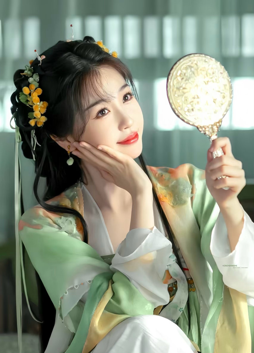 虞书欣工作室你终于有审美了 虞书欣工作室这组出图真的让人眼前一亮，构图、色调、质