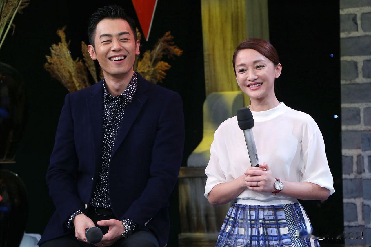 2013年，在拍摄《红高粱》时，朱亚文将周迅压倒在高粱地里，忽然周迅大喊：“等一