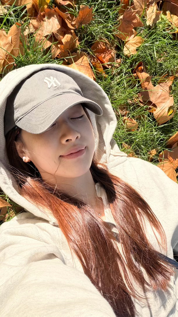 在海德公园晒背已经是人生十大瞬间了每天都是好天气，幸福到落泪了 ​​​