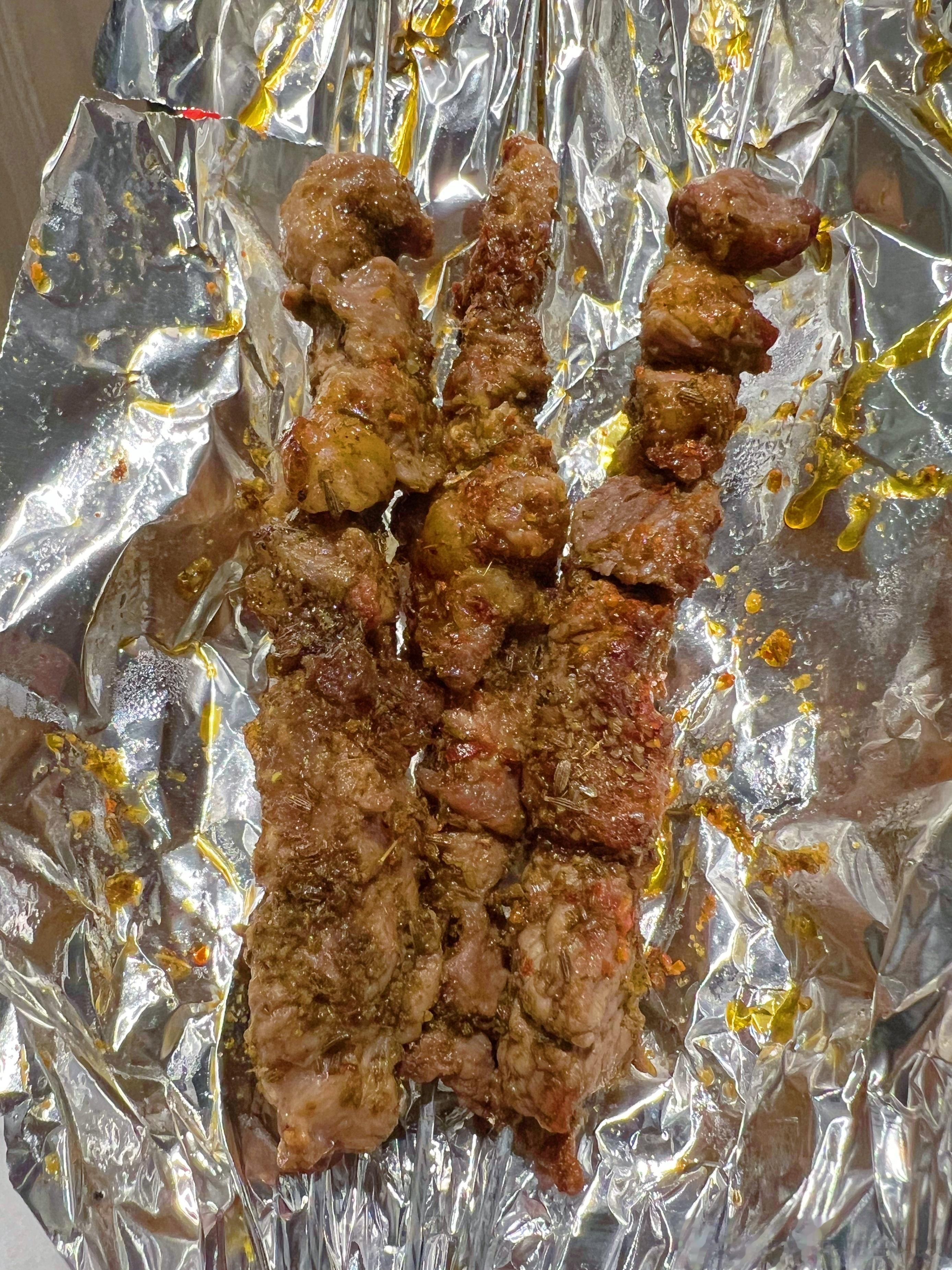 再气我不给你们看我的羊肉串和拌面筋了[怒骂]（我叫的杨记清芳的外卖，羊肉串5块一