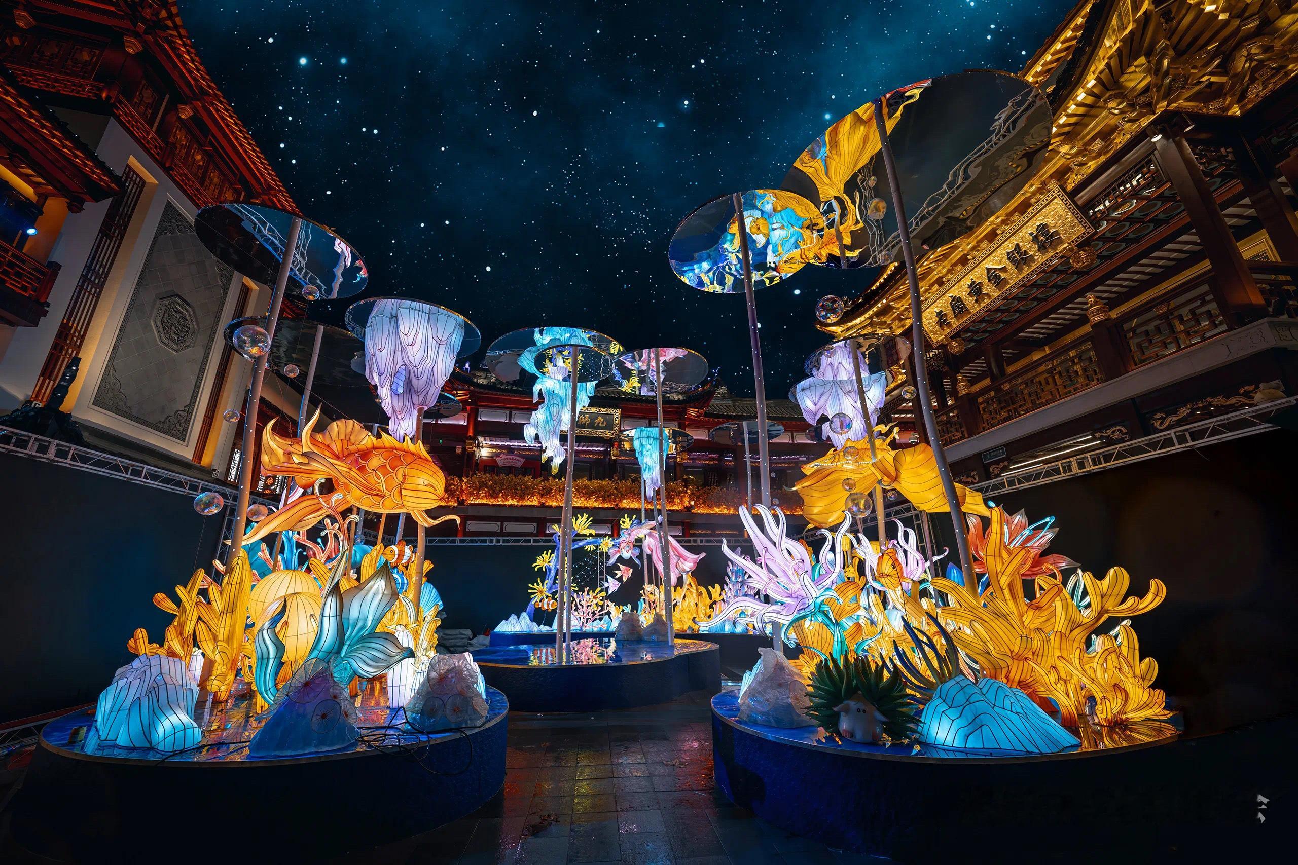 豫园灯会，千灯启明！#2024上海豫园灯会# 正式亮灯启幕。千灯琳琅的繁花盛景，