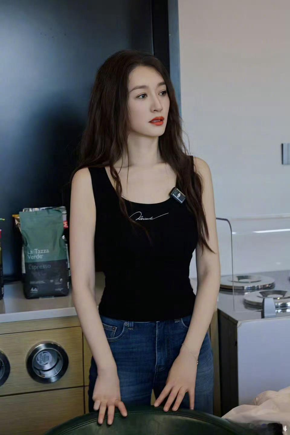 李小冉社交 看浪姐被李小冉吸引了，很努力的在社交了，姐姐真不错！ 