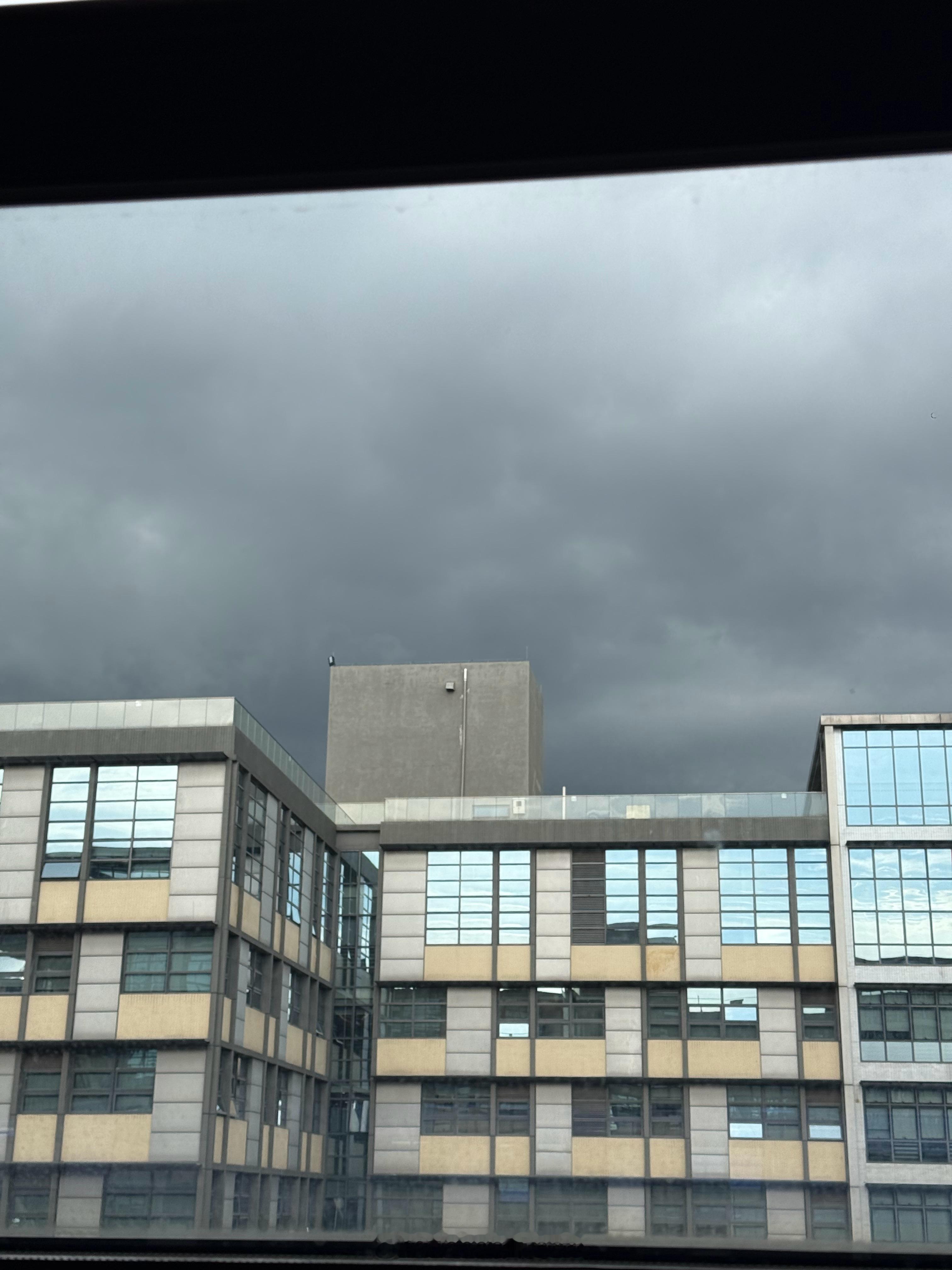 大雨还要下多久下雨就下雨哈[嘻嘻]不要得着上下班跟周末这些时间下好吧好几个朋友都