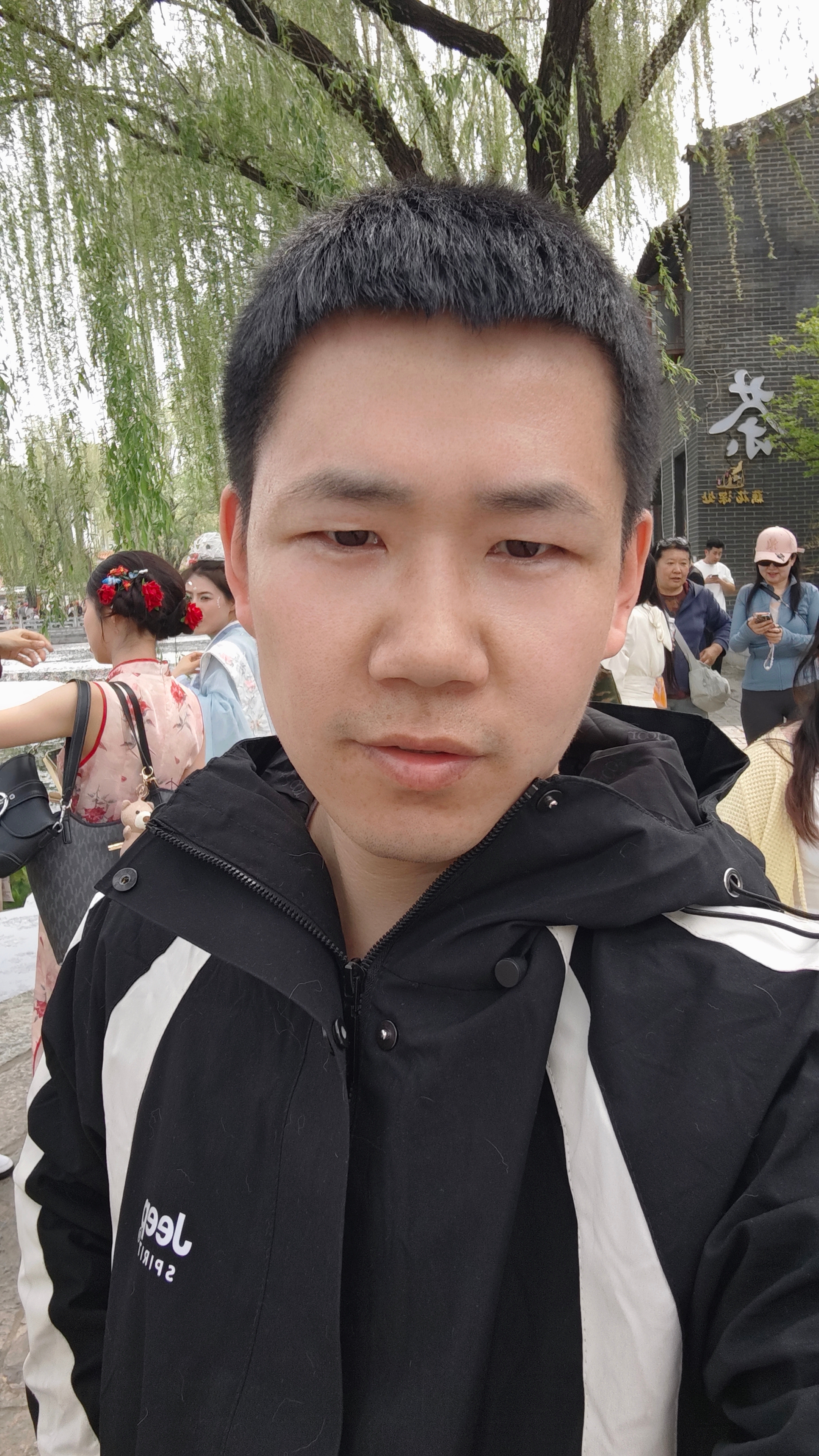 假装外地游客来张自拍照，头发20多天没剪了，请自行忽略 济南·百花洲历史文化街区