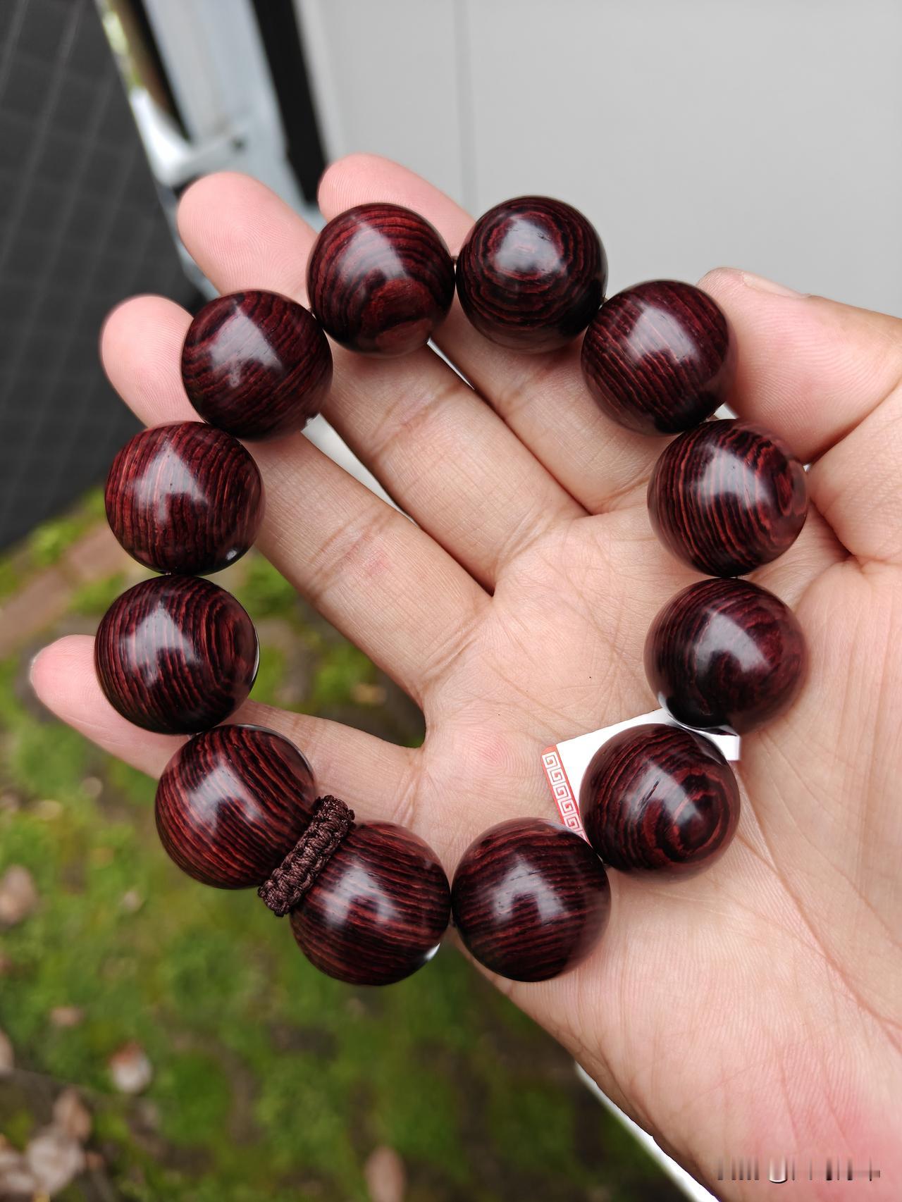 今日好串，大家看看这是什么料？能值多少钱？黄花梨 紫油梨 小叶紫檀