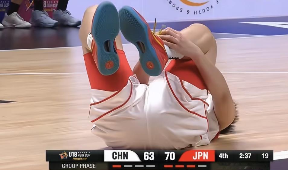 可惜，U18女篮亚洲杯小组赛中国68-73惜败日本女篮！
首节，中国以20-24