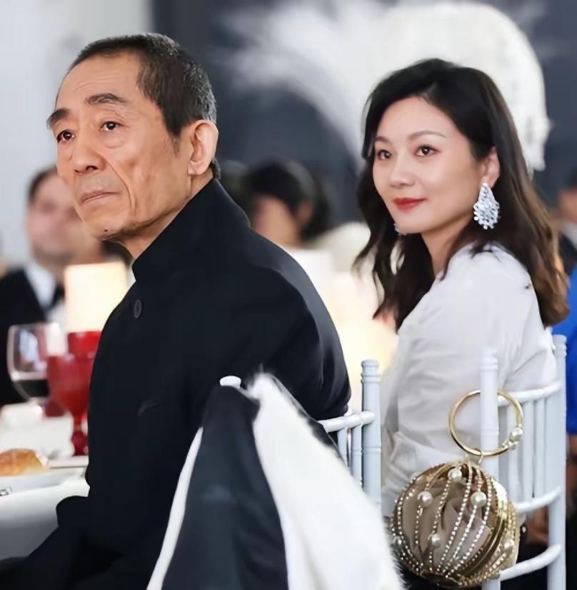 [中国赞]2000年，19岁的陈婷带着50岁的张艺谋回家见家长。谁知，陈婷父母一