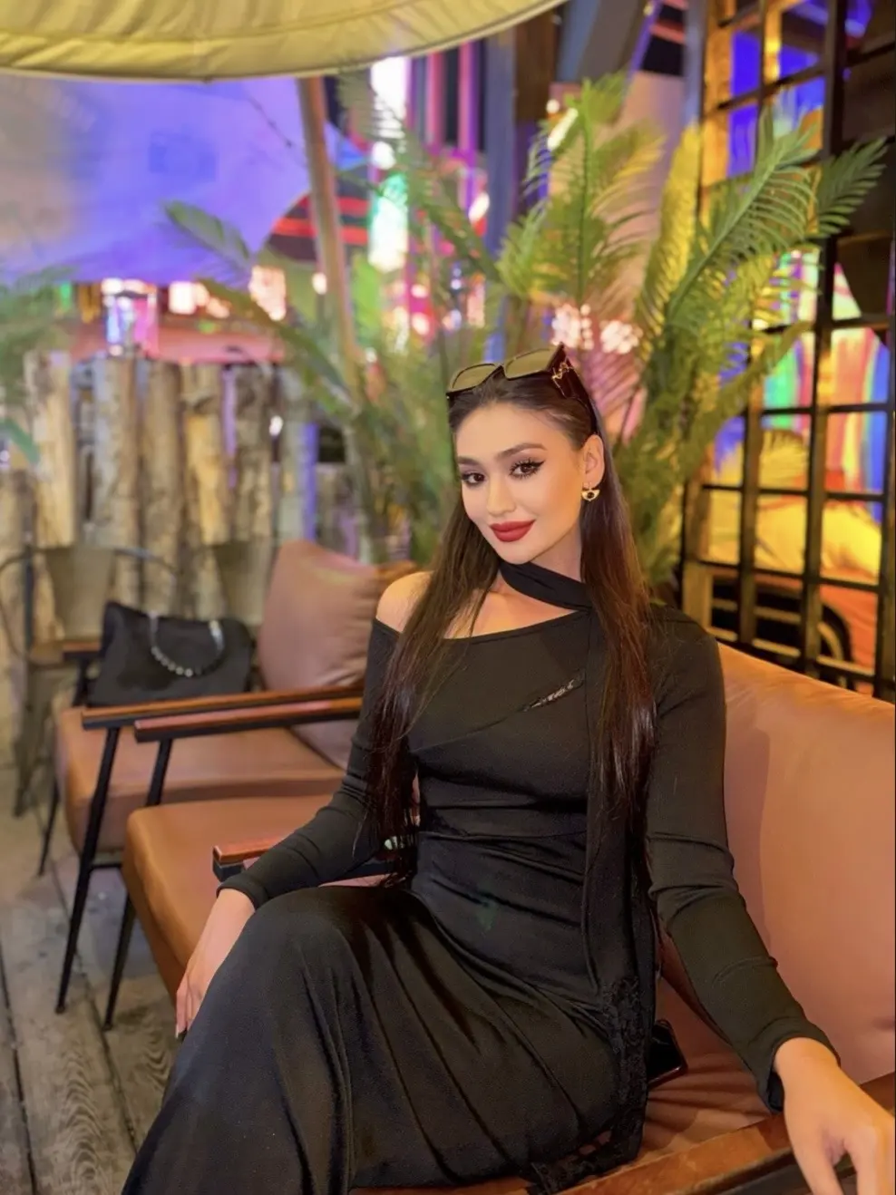 要赚很多很多钱：为什么呢 因为我觉得我得不到爱 钱能治好我所有的病.