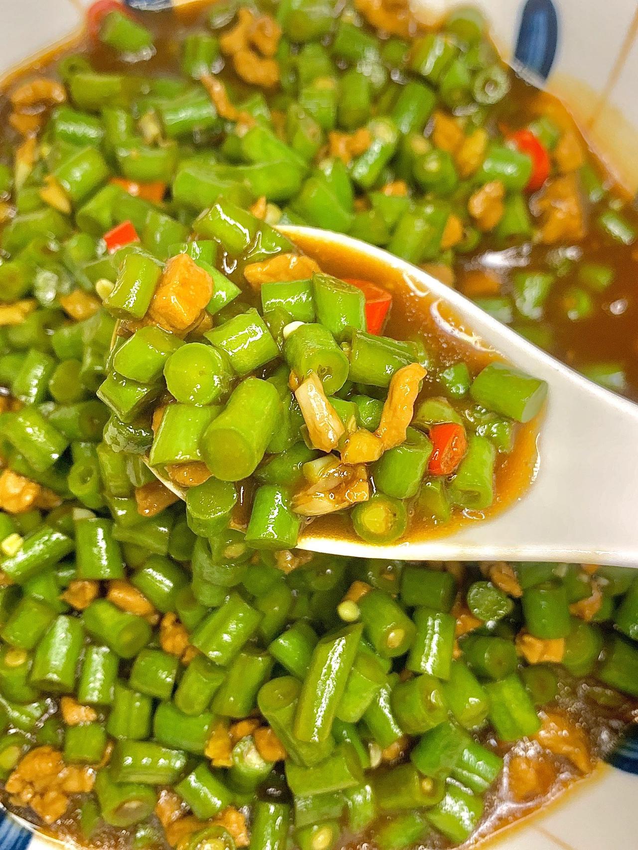 确定不来做一下这个超级好吃的肉沫豆角嘛
今天学习到一个超超超好吃的家常菜，做起来