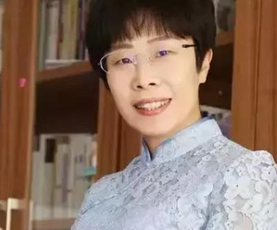 2019年，父母为44岁的北大才女蒙曼公开征婚，不要房车、不要学历、不看相貌，只