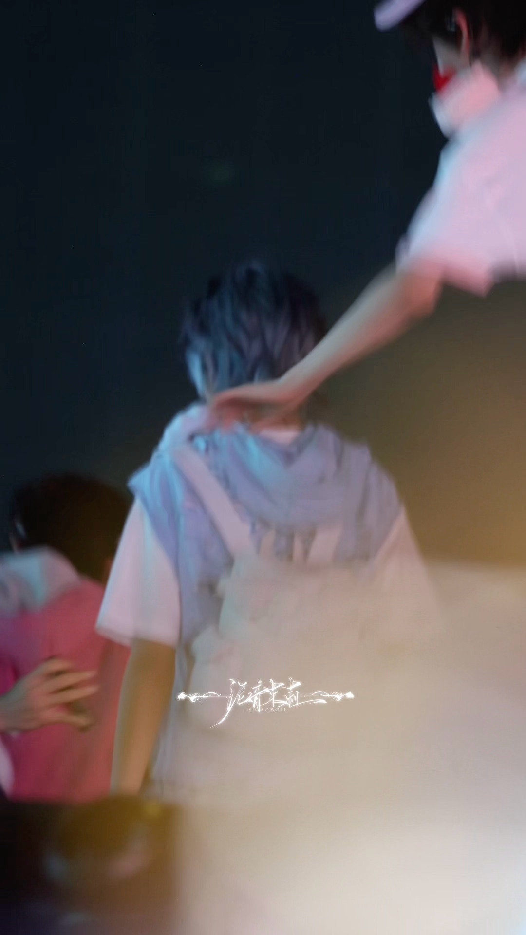 背着小书包下场啦，背影也萌出天际 ​​​