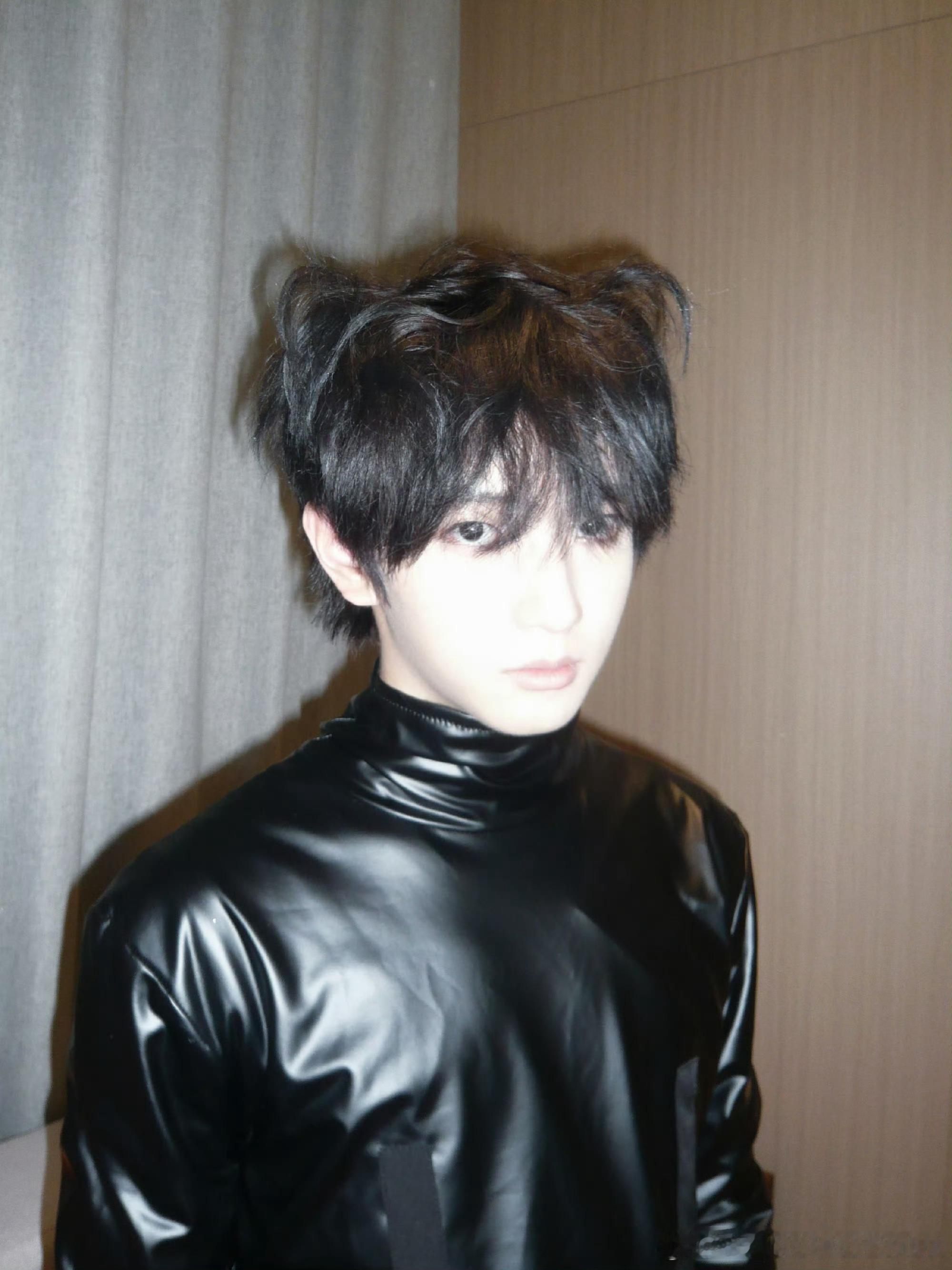 穆祉丞卸头盔后长了耳朵穆祉丞卸了头盔后长了耳朵穆祉丞卸了头盔后长了耳朵，萌，