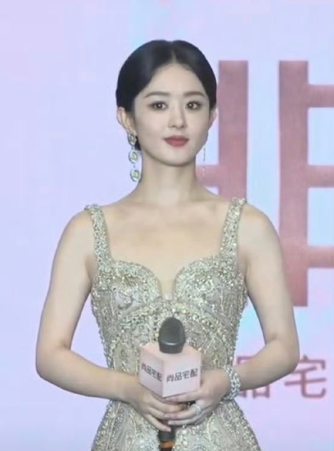 赵丽颖今日造型梦回2013年，姐的美貌依旧能打 ​​​