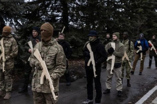 乌克兰敖德萨发生抵制征兵事件后，部分激进人士公开呼吁对反抗者使用致命武力。有无人