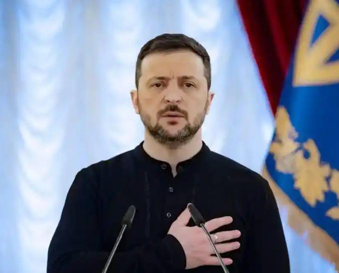 乌克兰传来坏消息，那笔900亿欧元的大额援助在流程上卡得死死的，要是再等不到援助