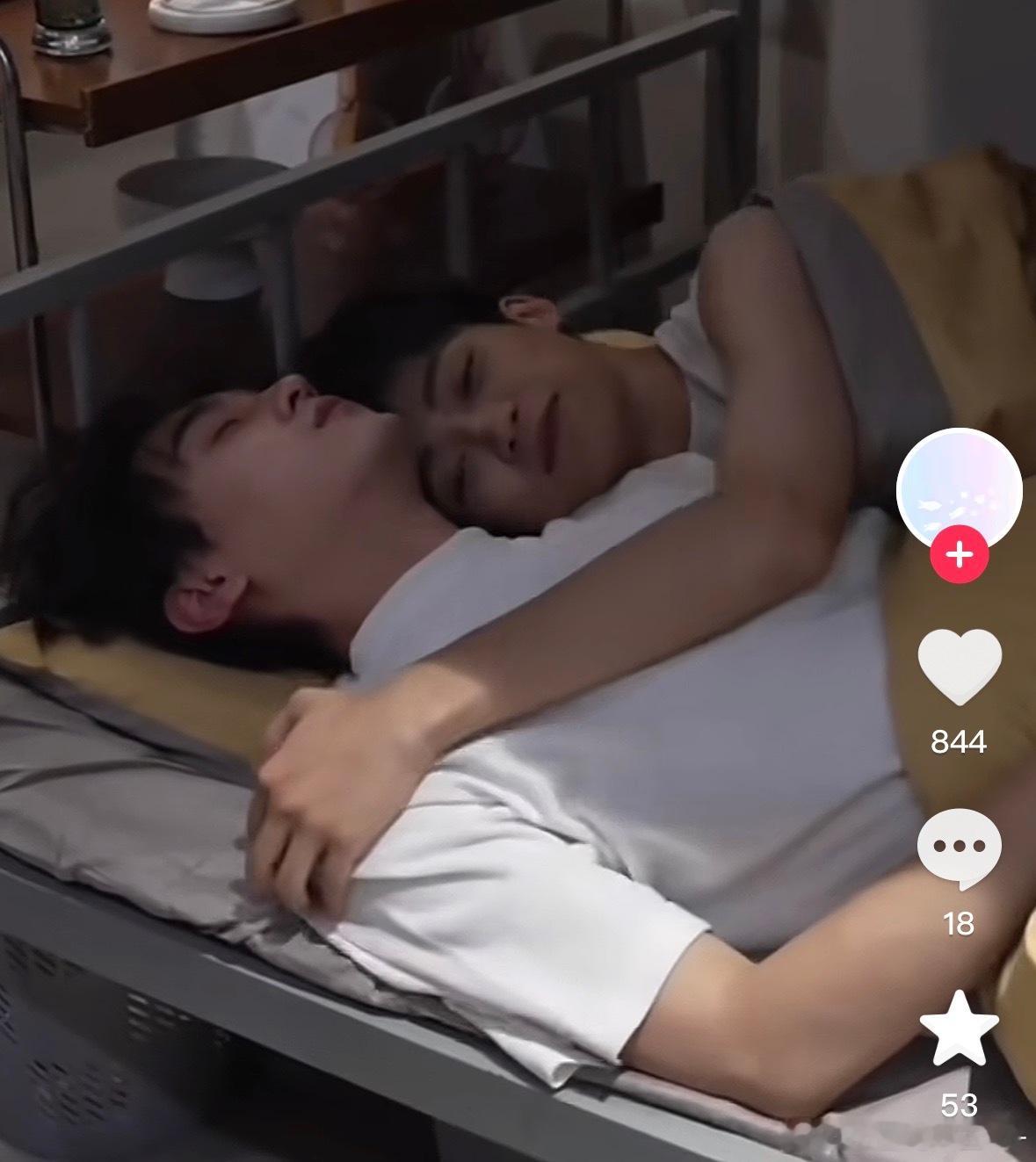 每次刷到郑朋躺在田雷的大宽肩上我就好幸福