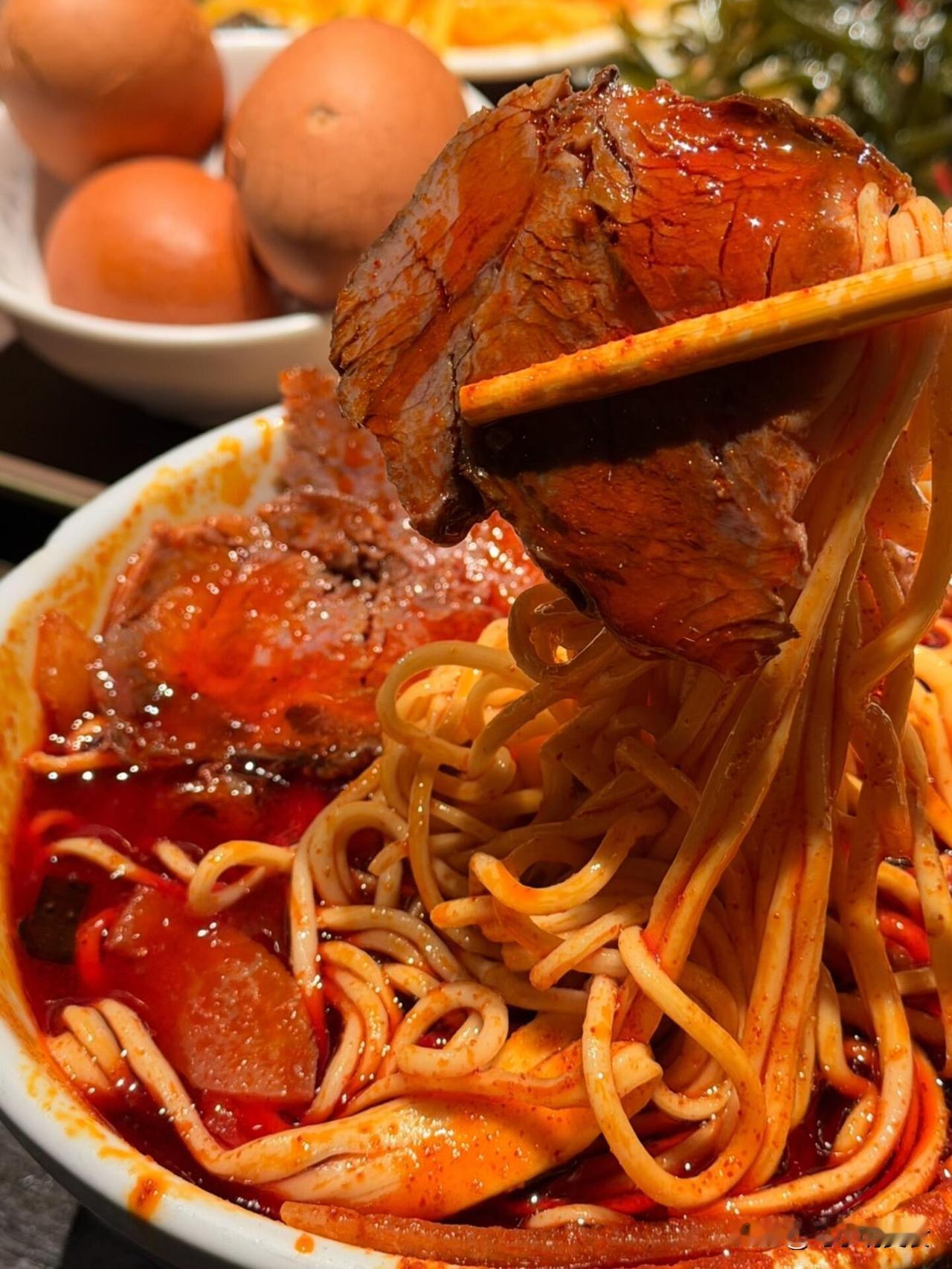 全国哪里的牛肉面最地道?阿达西们！兰州牛大VS青海拉面，到底哪的最攒劲？

咱西