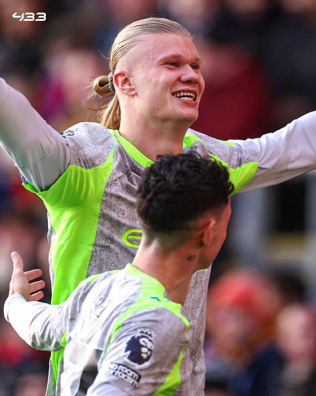 🤖哈兰德本赛季代表俱乐部和国家队的表现：🏟️ 27场比赛⚽ 35个进球🅰️