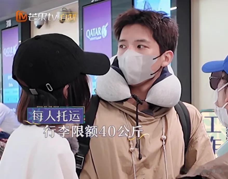 秦岚她们从沙特赶往下一站时，值机托运了三个行李，被却告知超重118公斤，要额外支