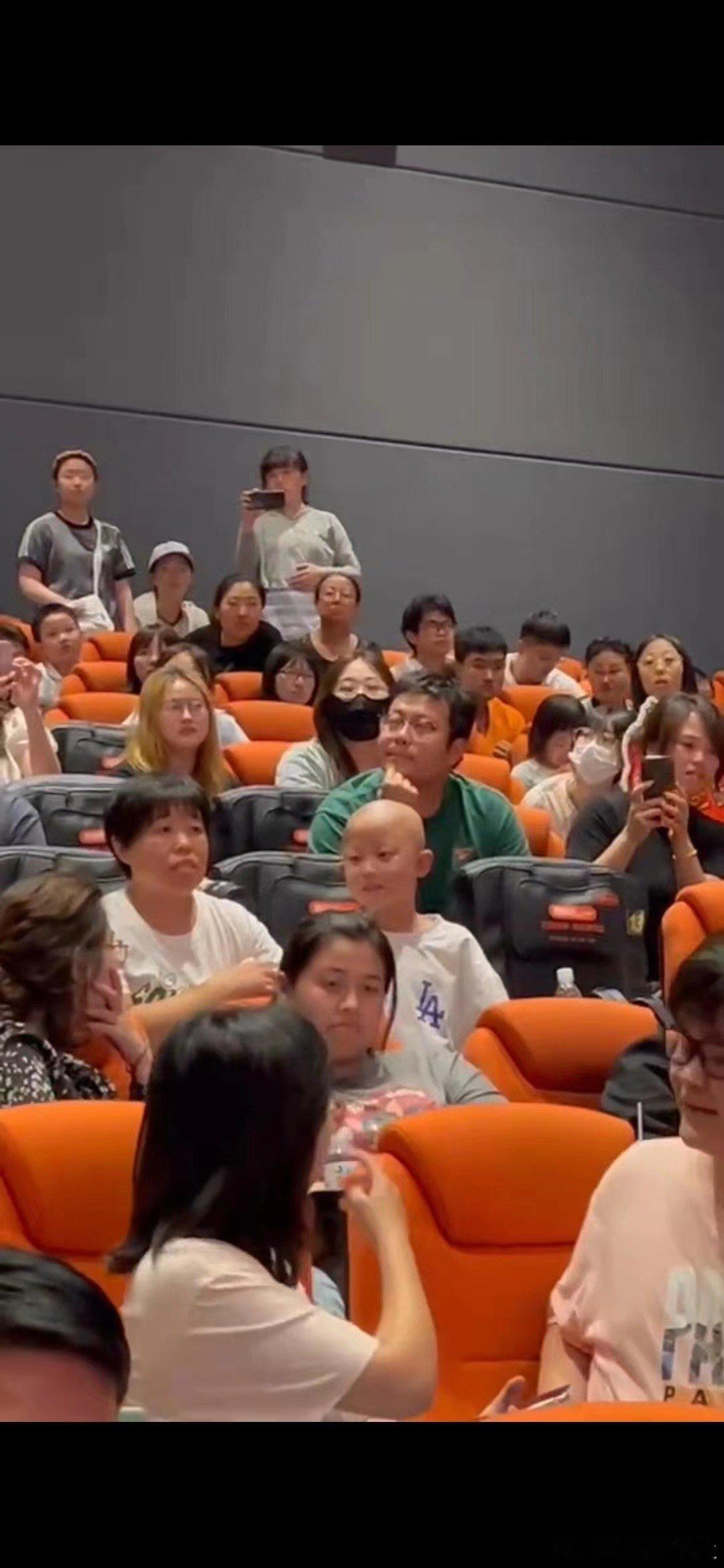 #爱子离世她成为癌症旅馆志愿者#来福大酒店的剧情也太治愈了吧，路演上的这位母亲也