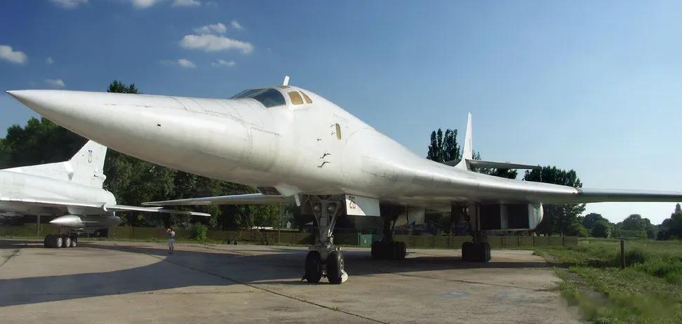俄罗斯战略航空兵大规模失灵：三架飞机同时无法发射导弹9月3日夜间，侵略国俄罗斯再