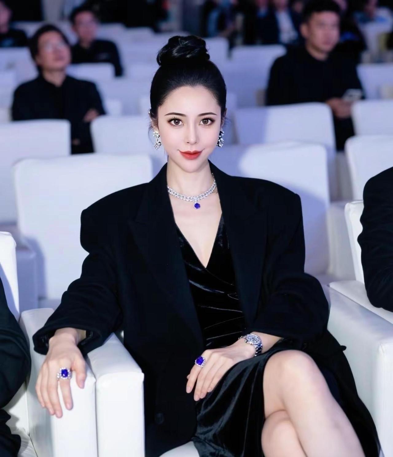 真正有高级吸引力的女性，身上一定带着满满的生命力。手里拿到什么牌其实没那么重要，