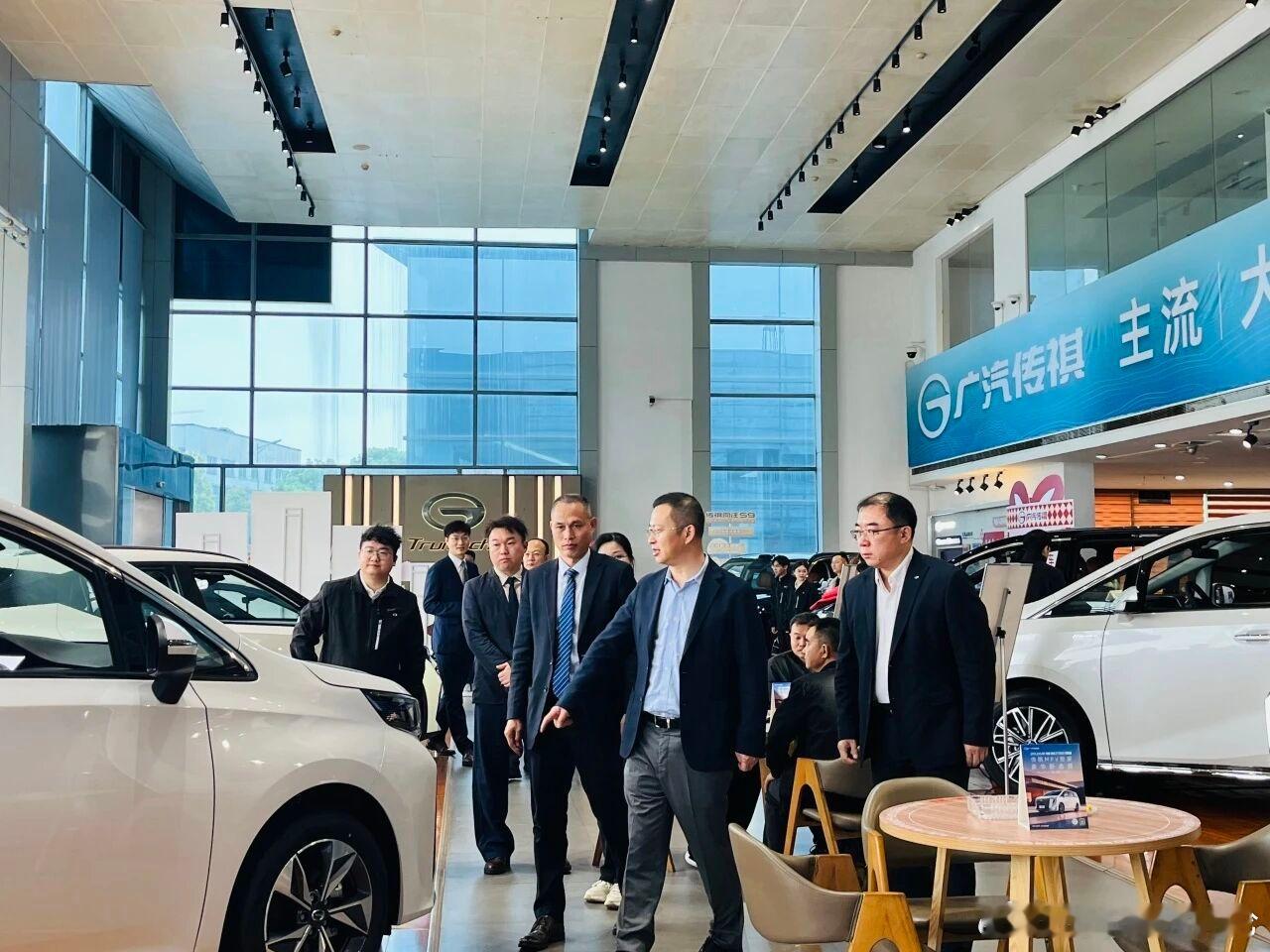 广汽 4月16日，广汽集团总经理閤先庆带队赴长沙中南汽车城、长沙麓谷汽车城等地开