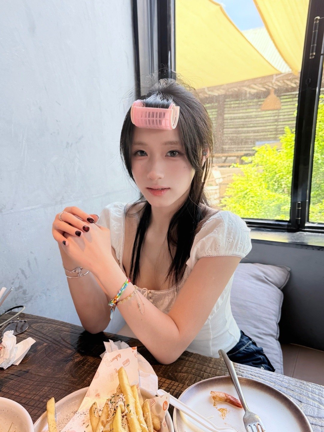 🐑的日常那天好热好热 和轩轩去了一个农场 在农场餐厅填饱了肚子 还拍了好多照片