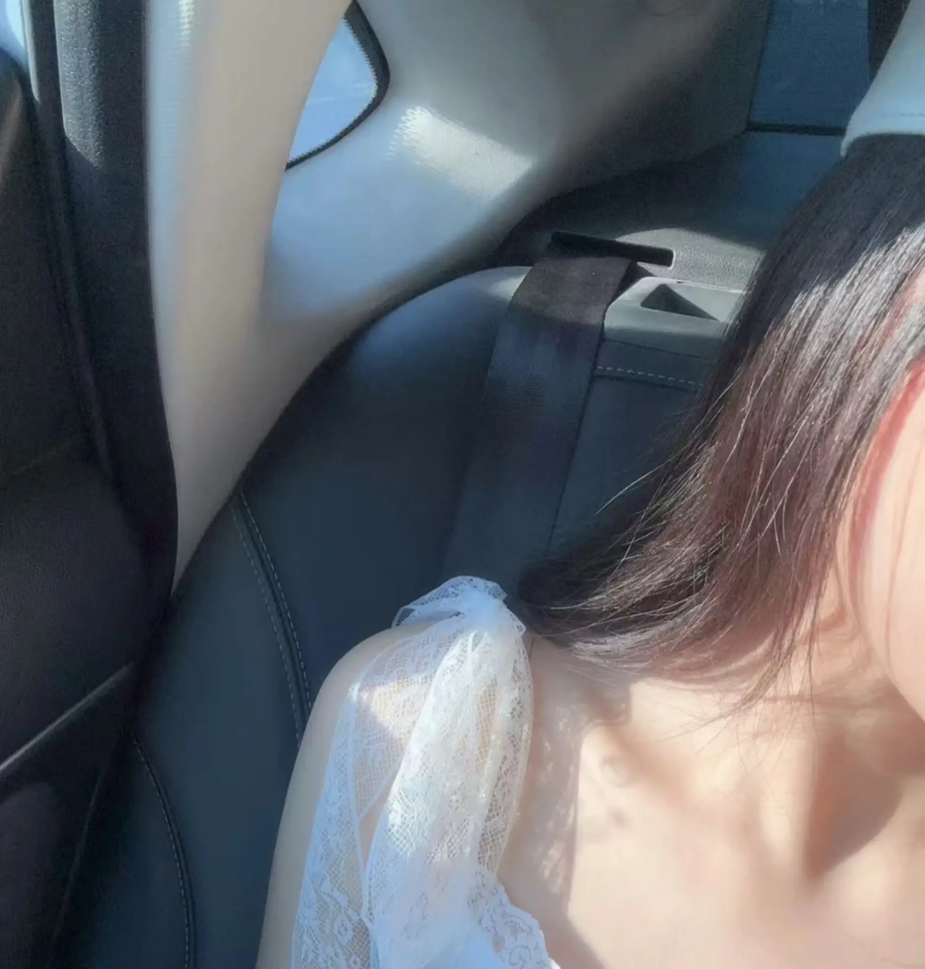 我慢慢地害怕遇见一个人对我太好的人    因为我觉得我偿还不起    ...