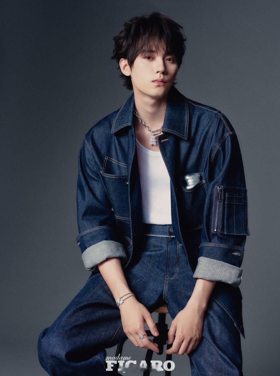 周翊然费加罗十一月刊生日封面真的绝了！清爽利落的造型很加分，颜值稳定在线，越看越