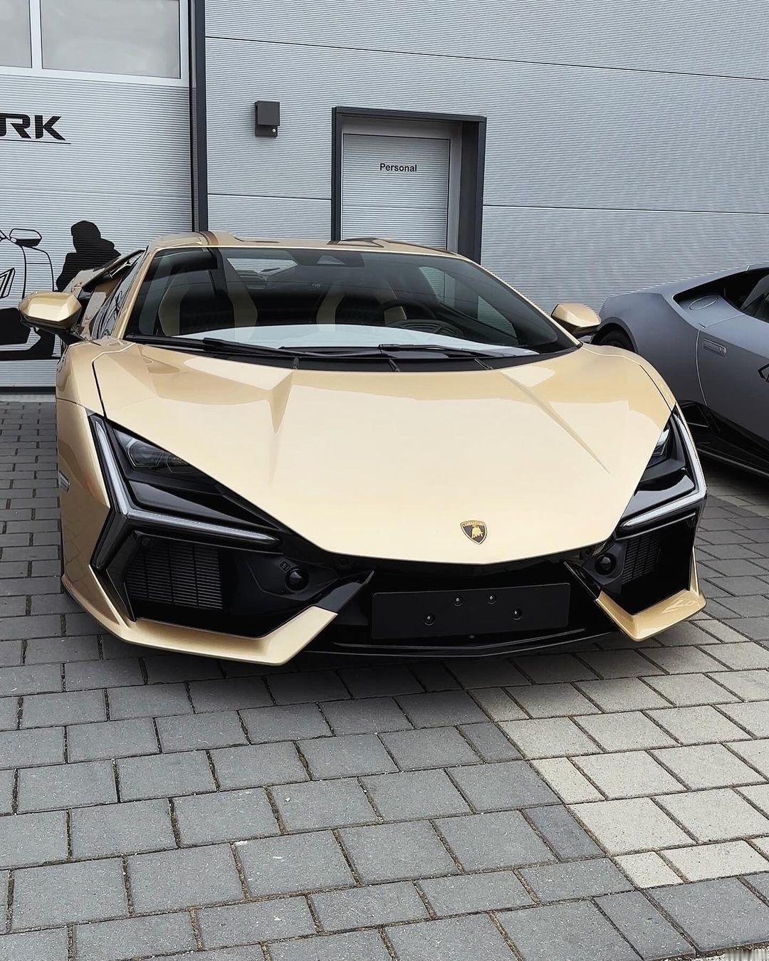 德国 Lamborghini Revuelto ​​​