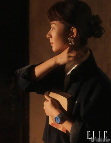 赵丽颖深信时间是最珍贵的礼物 赵丽颖在人生的舞台上，以演员和母亲的身份翩翩起舞。